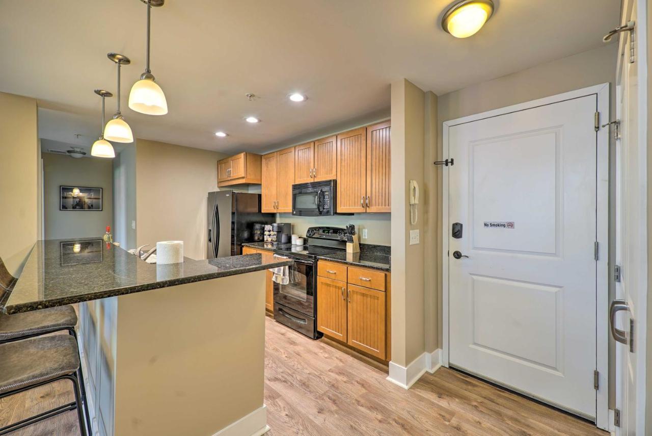 Grand Haven Condo - Walk To Nearby Hot Spots! Exterior photo