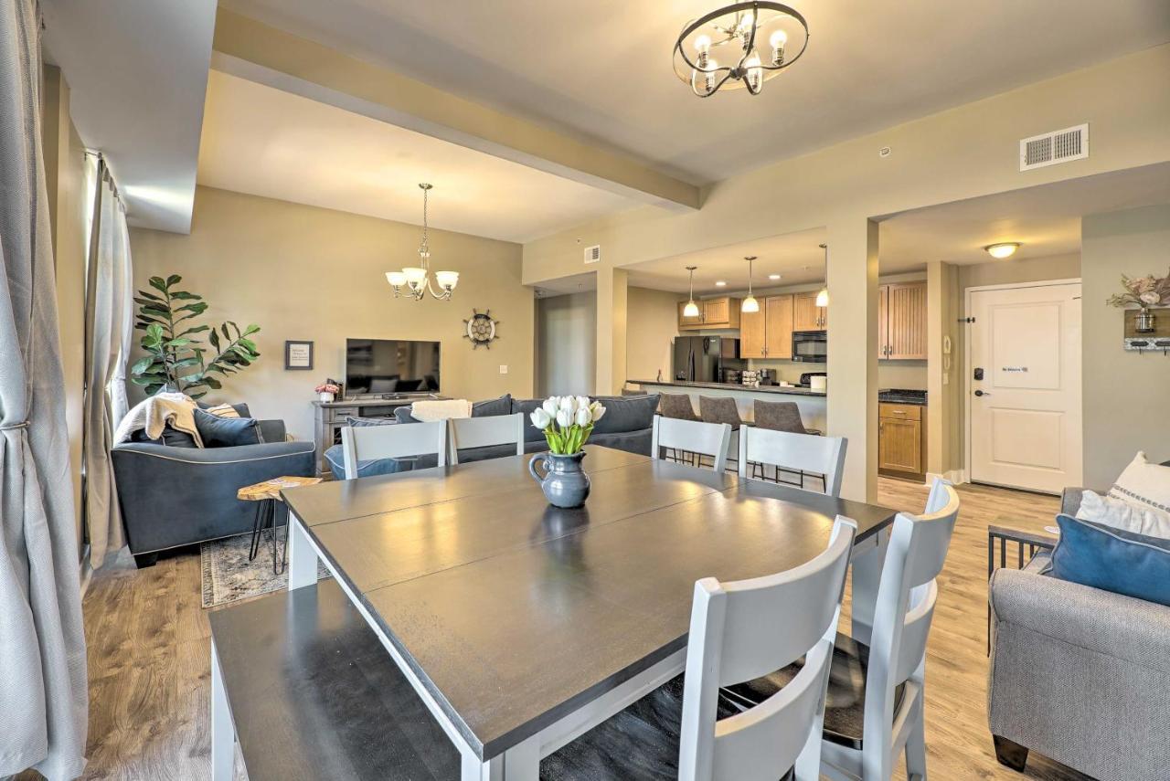 Grand Haven Condo - Walk To Nearby Hot Spots! Exterior photo