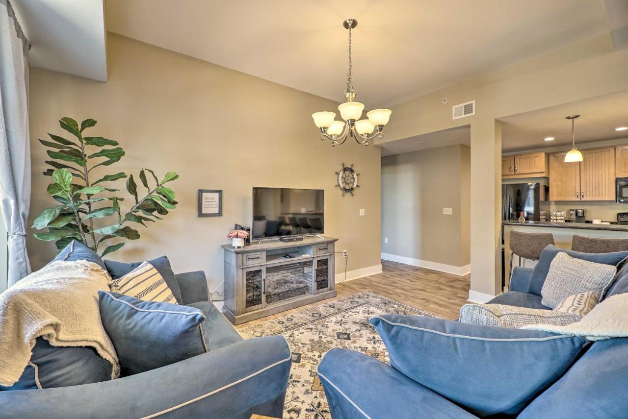 Grand Haven Condo - Walk To Nearby Hot Spots! Exterior photo