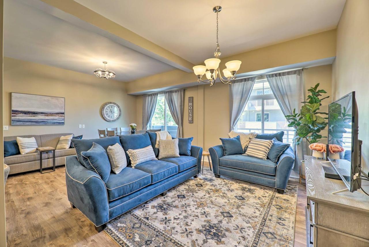 Grand Haven Condo - Walk To Nearby Hot Spots! Exterior photo