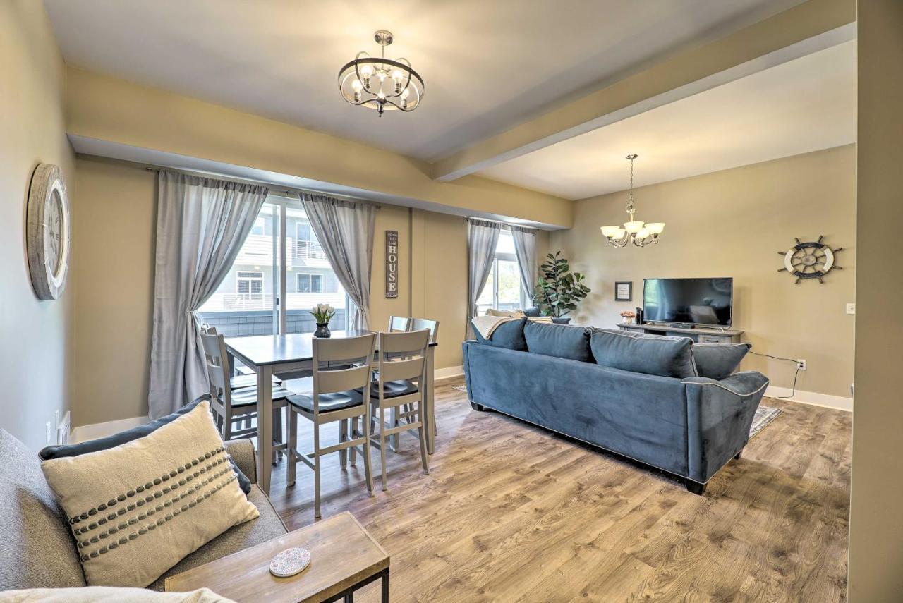 Grand Haven Condo - Walk To Nearby Hot Spots! Exterior photo